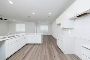 2106 Creole Crk Ln, Houston, TX 77090 - Photo 10