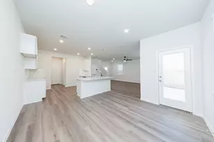 2106 Creole Crk Ln, Houston, TX 77090 - Photo 6