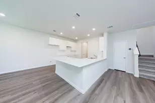 2106 Creole Crk Ln, Houston, TX 77090 - Photo 4