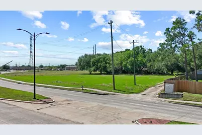 718 Staffordshire  Road Road, Stafford, TX 77477 - Photo 6