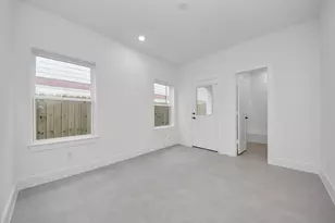 929 Fisher St, Houston, TX 77018 - Photo 32