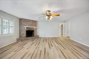 8114 Twin Hills Dr, Houston, TX 77071 - Photo 2