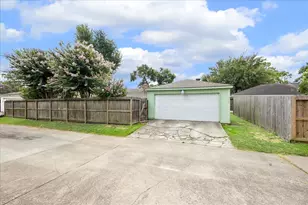 8114 Twin Hills Dr, Houston, TX 77071 - Photo 22