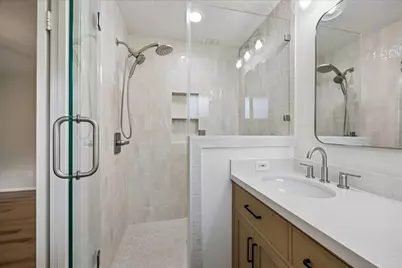 8114 Twin Hills Drive, Houston, TX 77071 - Photo 16