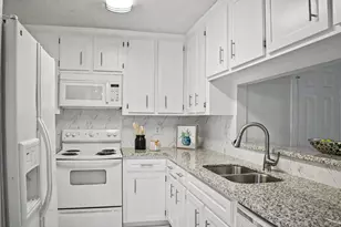 13776 Hollowgreen Dr, Houston, TX 77082 - Photo 10