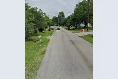 1033 Reverend B J Lewis Dr, Houston, TX 77088 - Photo 2
