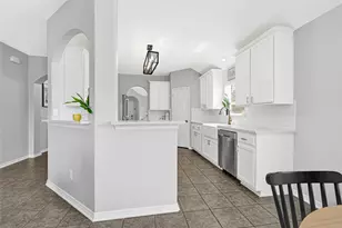 9135 Creekside Dr, Hitchcock, TX 77563 - Photo 8
