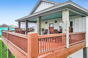 889 Mr G St, Crystal Beach, TX 77650 - Photo 10