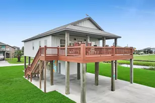 889 Mr G St, Crystal Beach, TX 77650 - Photo 8