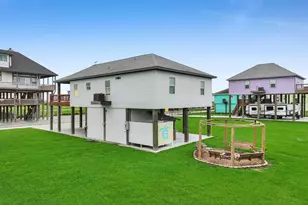889 Mr G St, Crystal Beach, TX 77650 - Photo 4