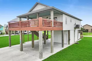 889 Mr G St, Crystal Beach, TX 77650 - Photo 2