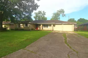 1800 Richardson Ln, Baytown, TX 77520 - Photo 1