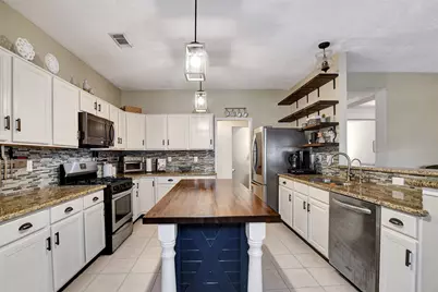 1809 Oak Wood Drive E, Pearland, TX 77581 - Photo 16