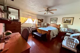 6701 Sands Point Dr, Houston, TX 77074 - Photo 4