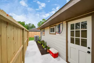 5903 Belneath St, Houston, TX 77033 - Photo 40