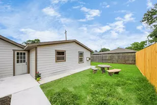 5903 Belneath St, Houston, TX 77033 - Photo 38