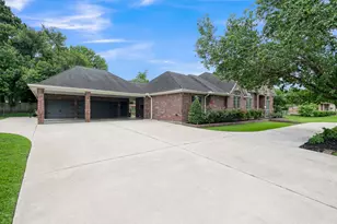 9832 W Shore Dr, Willis, TX 77318 - Photo 2