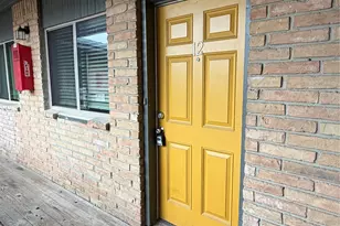 4811 Oakland St, Houston, TX 77023 - Photo 2