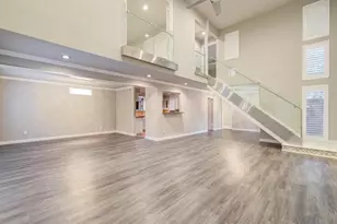 10315 Meadow Lake Ln, Houston, TX 77042 - Photo 4