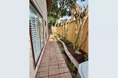 10315 Meadow Lake Lane, Houston, TX 77042 - Photo 14