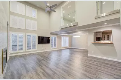 10315 Meadow Lake Lane, Houston, TX 77042 - Photo 2