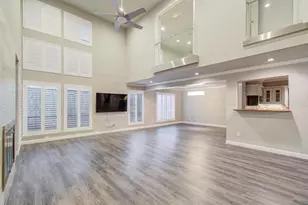 10315 Meadow Lake Ln, Houston, TX 77042 - Photo 2