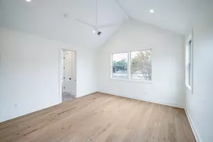 2031 Saxon Dr, Houston, TX 77018 - Photo 14