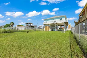 863 S Selwyn Rd, Crystal Beach, TX 77650 - Photo 30