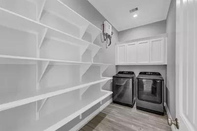 863 S Selwyn Road, Crystal Beach, TX 77650 - Photo 12