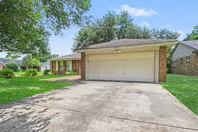 16715 Manowar Lane, Friendswood, TX 77546 - Photo 2