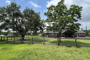 21219 Horse Shoe Dr, Manvel, TX 77578 - Photo 4