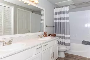 19100 N Glenwest Dr, Friendswood, TX 77546 - Photo 18