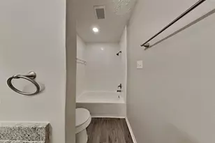 2010 Creekshire Dr, Sugar Land, TX 77478 - Photo 16