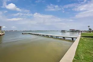 9920 Airways Ln, Galveston, TX 77554 - Photo 30