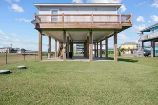 893 West Ln, Crystal Beach, TX 77650 - Photo 4