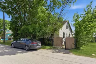 3814 Walker St, Houston, TX 77023 - Photo 2