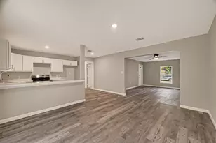 5751 Thrush Dr, Houston, TX 77033 - Photo 12
