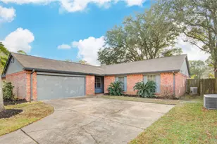 6722 Lynngate Dr, Spring, TX 77373 - Photo 2