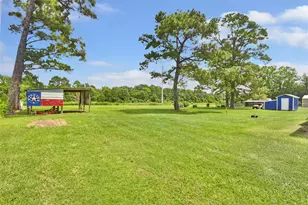 275 Commerce Ln, Highlands, TX 77562 - Photo 4