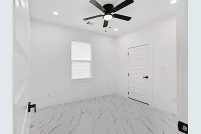 9110 Everglade #B, Houston, TX 77078 - Photo 12