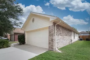 11914 Rolling Stream Dr, Tomball, TX 77375 - Photo 2
