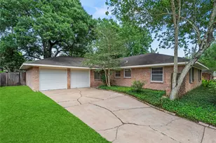 6110 Shadow Crest St, Houston, TX 77074 - Photo 2