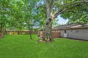 6110 Shadow Crest St, Houston, TX 77074 - Photo 22