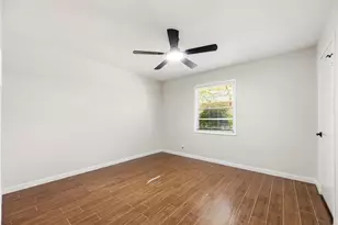 6110 Shadow Crest St, Houston, TX 77074 - Photo 18