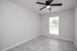 9527 Kingsvalley St, Houston, TX 77075 - Photo 32