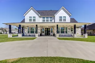 1607 Avenue E, Danbury, TX 77534 - Photo 1