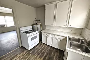 1135 5th Ave N, Texas City, TX 77590 - Photo 4