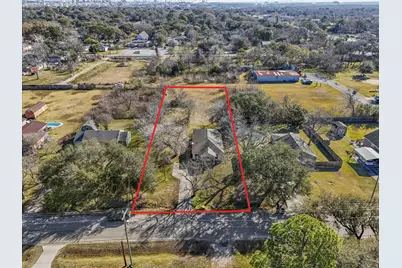 2105 Howell Avenue, La Marque, TX 77568 - Photo 2