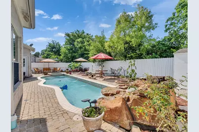 1922 Oakwood Court Drive, Baytown, TX 77521 - Photo 44