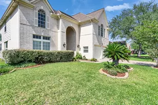 1922 Oakwood Ct Dr, Baytown, TX 77521 - Photo 4